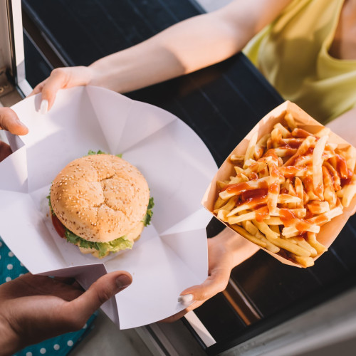 Apare un nou lanţ de fast-food