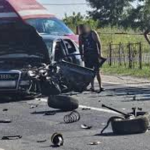 Accident grav pe DN 14: Un copil și patru adulți răniți după o coliziune frontală