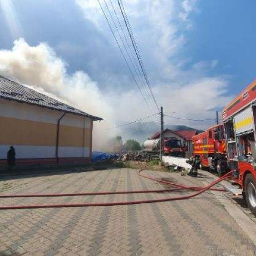 Incendiu la acoperișul școlii din satul Herla, comuna Slatina