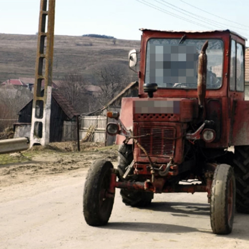 Bărbat prins conducând tractor fără permis la Tismana