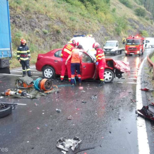 Accident tragic pe DN 15: două persoane au decedat