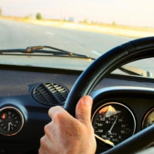 Școala de șoferi: pregătire teoretică și practică pentru obținerea permisului auto