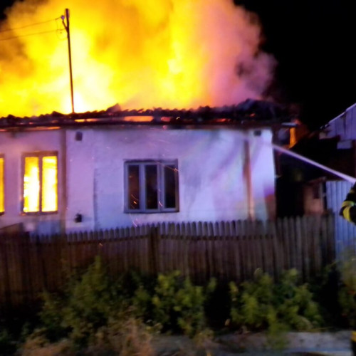 Incendiu devastator într-o gospodărie din comuna Livezi, judetul Vâlcea