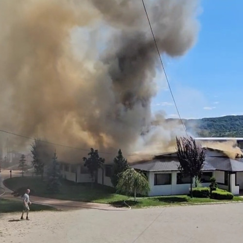 Incendiu la un restaurant din Horezu, pompierii intervin rapid