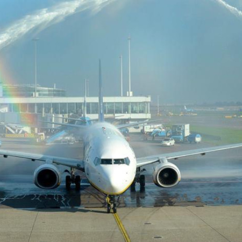 Panic în aer: avion întors de urgență către București