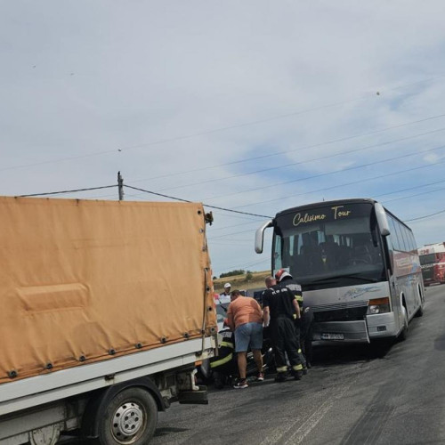 Accident rutier la intrarea în Turda: un autocar cu elevi implicat