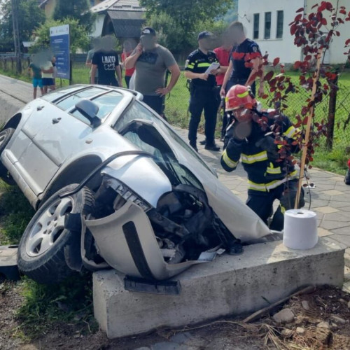 Patru persoane, rănite în urma unui accident rutier la Falcău