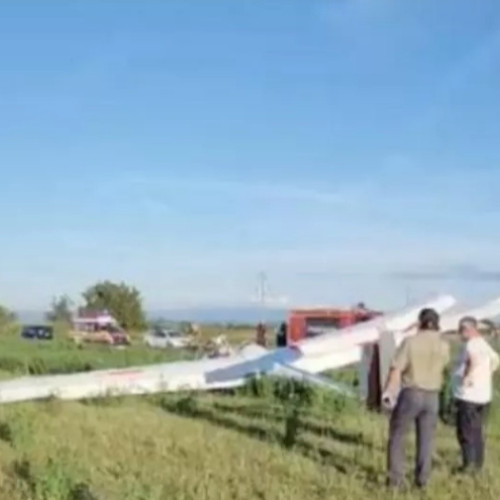 Un aeroplan s-a prăbușit pe un câmp de lucernă lângă Deva