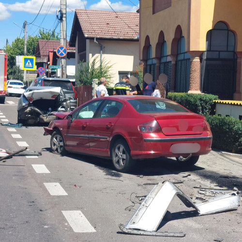 Accident rutier în Râmnicu Vâlcea: două persoane rănite