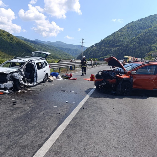 Accident pe Valea Oltului - Trafic blocat total în Boita