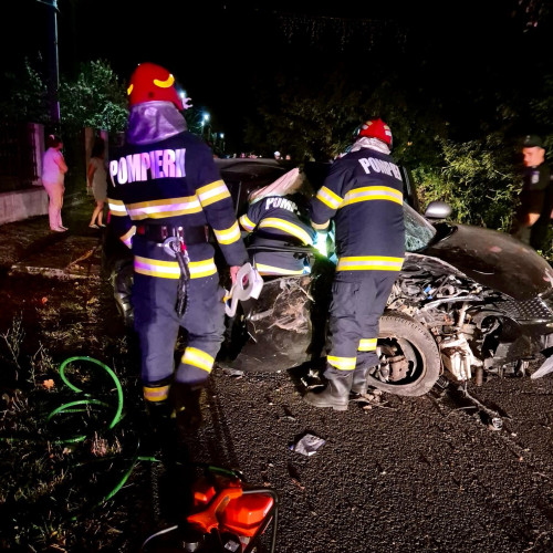 Accident rutier în Tismana, o tânără a rămas încarcerată