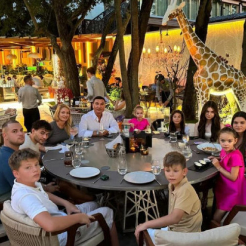 Valentina Pelinel împărtășește o fotografie de familie cu Cristi Borcea și copiii acestuia