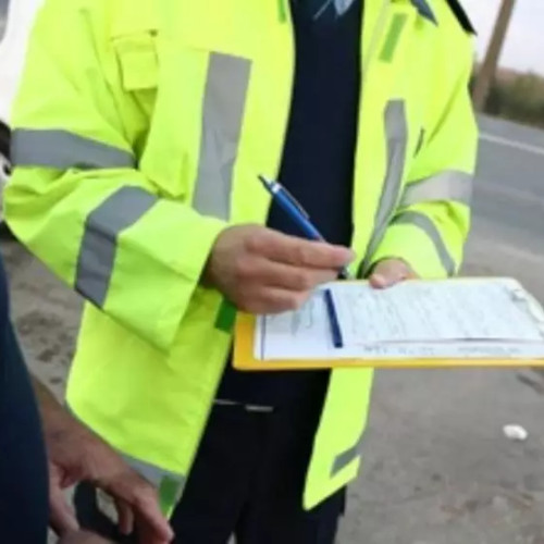 Patru polițiști din Brigada Rutieră București, anchetați pentru mită și fals