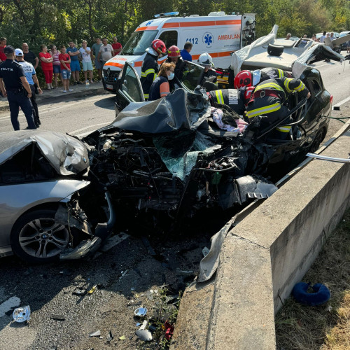 Trafic întrerupt pe DN 6 din cauza unui accident cu trei autoturisme
