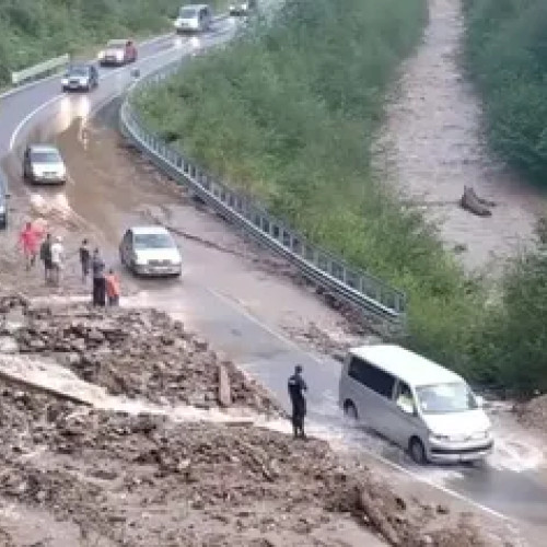 O ploaie torențială a creat haos pe Transalpina