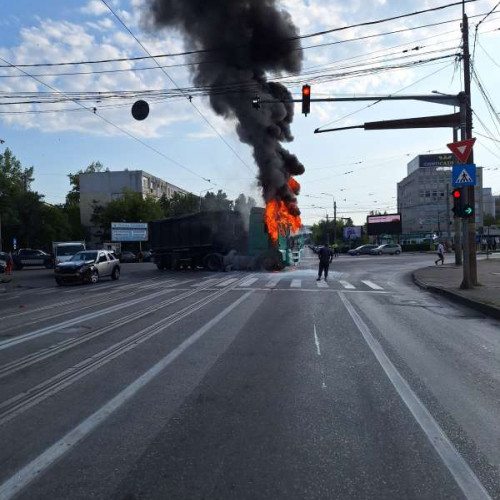 Accident rutier grav în Iași, cu incendiu în urma coliziunii