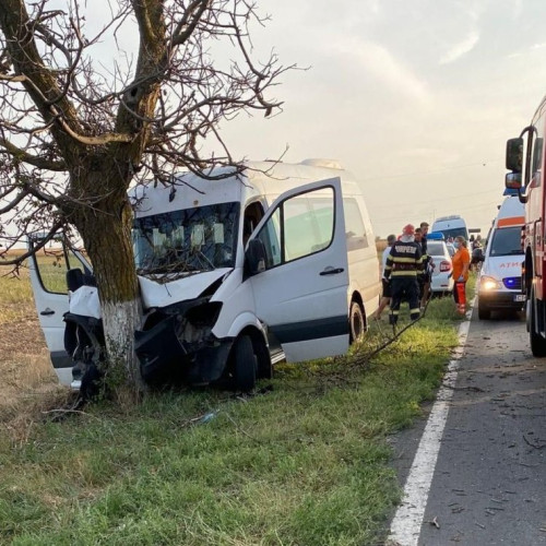 Două persoane rănite în urma unui accident pe DN 3