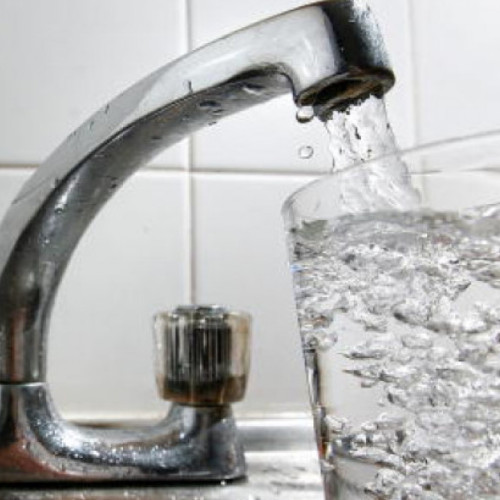 Apa contaminată poate afecta sănătatea copiilor