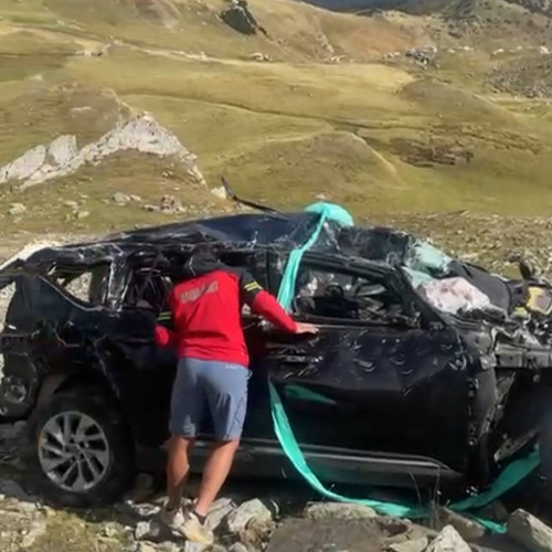 Incident tragic pe Transalpina: un bărbat a murit după ce s-a aruncat cu mașina în prăpastie