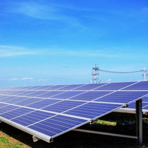 Târgu-Cărbunești investește în energie verde printr-un nou parc fotovoltaic