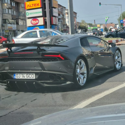 Zed, influencerul cunoscut sub numele de &quot;regele rotilor&quot;, oferă Lamborghini-ul său pentru cauze nobile