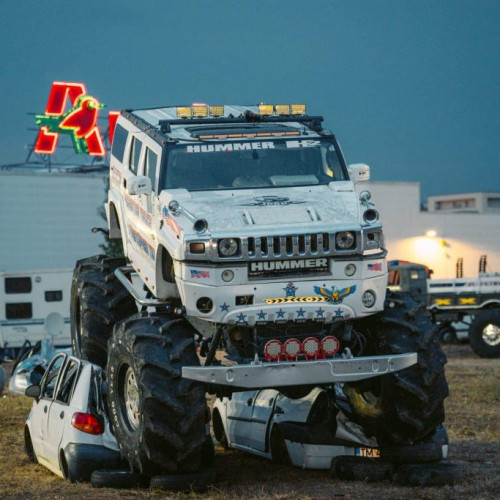 Atmosfera electrizantă la Monster Truck Motor Show