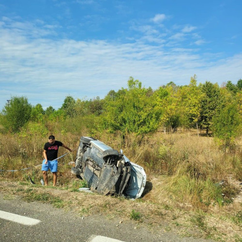 Accident rutier la Telesti, cu autoturism ajuns în șanț