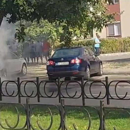 Incendiu la un autoturism în Craiova