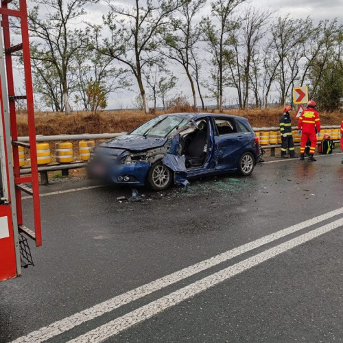 Accident grav la Stalpu: o mașină izbită de un TIR