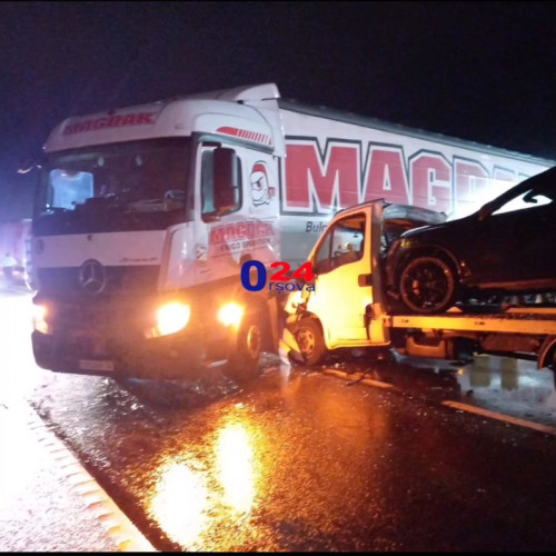 Accident rutier pe DN 6 între un microbuz și un autotren