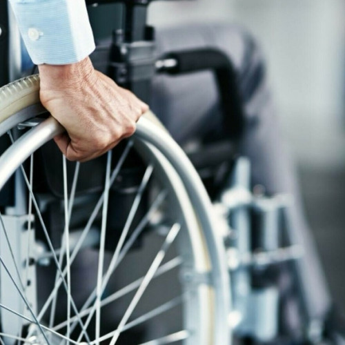 Protest al pensionarilor cu dizabilități în Piața Victoriei