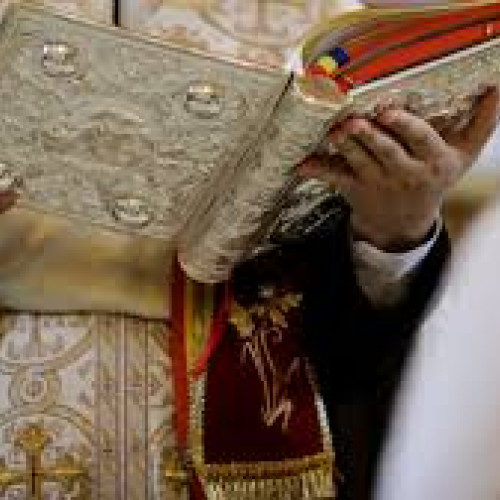 Preot contestă decizia episcopiei privind suspendarea sa