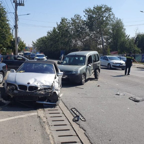 Accident rutier în Filiași, patru persoane rănite