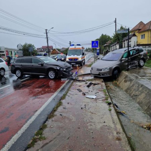 Accident rutier în localitatea Vlădești, o minoră transportată la spital