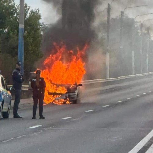 Mașină în flăcări pe Calea București din Craiova