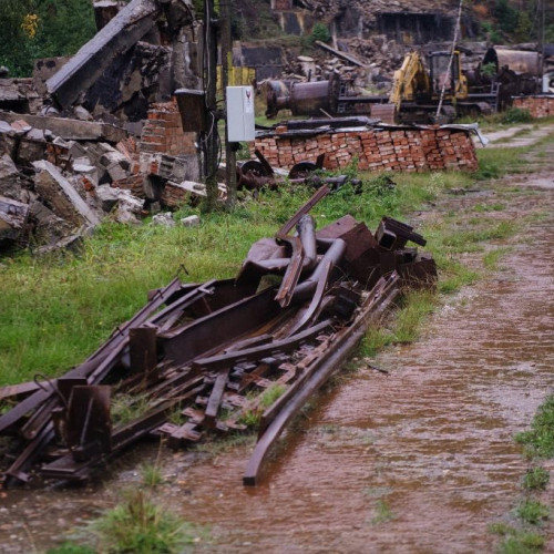 Nicolae Ciucă anunță reluarea activităților la mina de grafit de la Baia de Fier