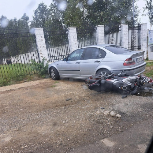 Accidente rutiere grave în Strejnic, cu motociclist în stare critică