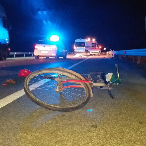 Accident rutier în Turceni: biciclist rănit grav