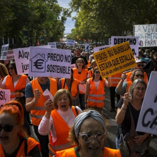 Mii de oameni protestează la Madrid pentru locuințe mai accesibile