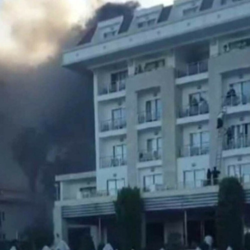 Vacanță de coșmar pentru turiștii români în Turcia, după un incendiu devastator