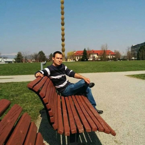 Descoperire macabră în Stoina: trupul unui tânăr găsit într-un șanț
