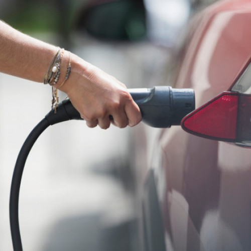 Atacurile de tip quishing: O nouă amenințare pentru proprietarii de mașini electrice