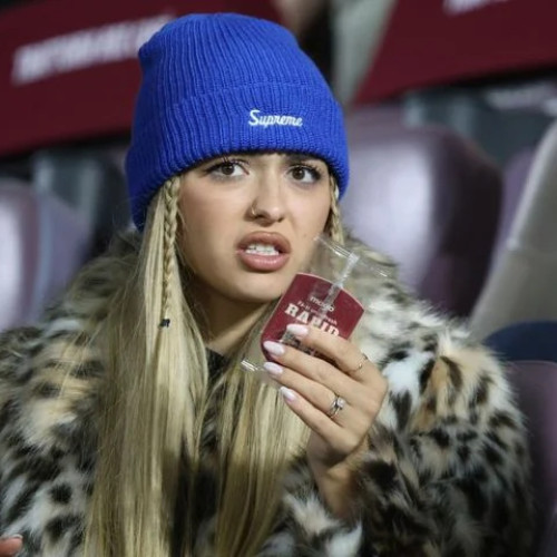 Irina, soția fotbalistului Cristian Manea, atrage privirile la meciul Rapid - Hermannstadt