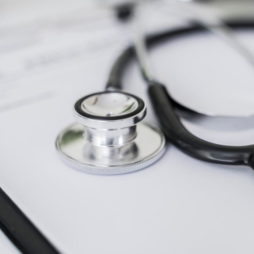 Persoanele neasigurate pot beneficia de servicii medicale pentru depistarea cancerului