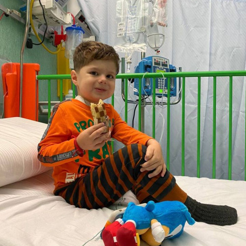 Lupta unui băiețel de 4 ani din România împotriva leucemiei