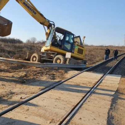 Soferul unui buldoexcavator, cercetat penal pentru distrugerea unui cablu CFR