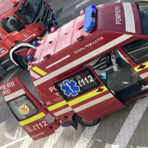 Locatari evacuați dintr-un bloc din Râmnicu Vâlcea din cauza fumului