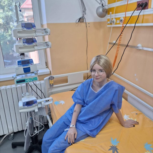 Ana, o tânără de 15 ani, se luptă cu un cancer avansat