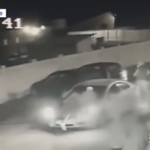 Tinerii din Bacău care s-au urcat pe o mașină în mișcare au provocat un accident