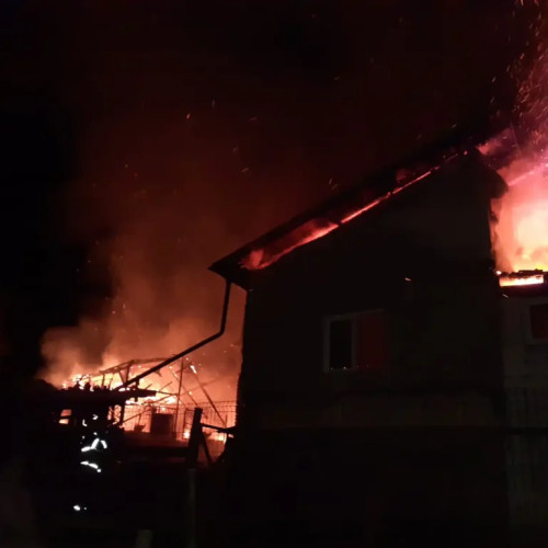 Incendiu la o casă din Curtea de Argeș